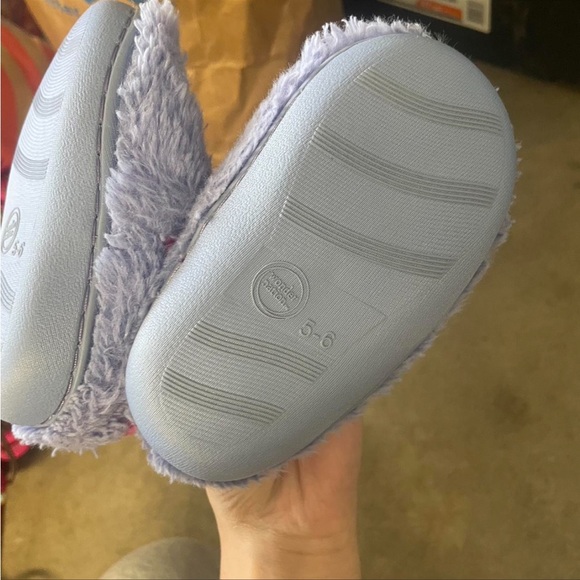 Fuzzy Slippers - Picture 4 of 4